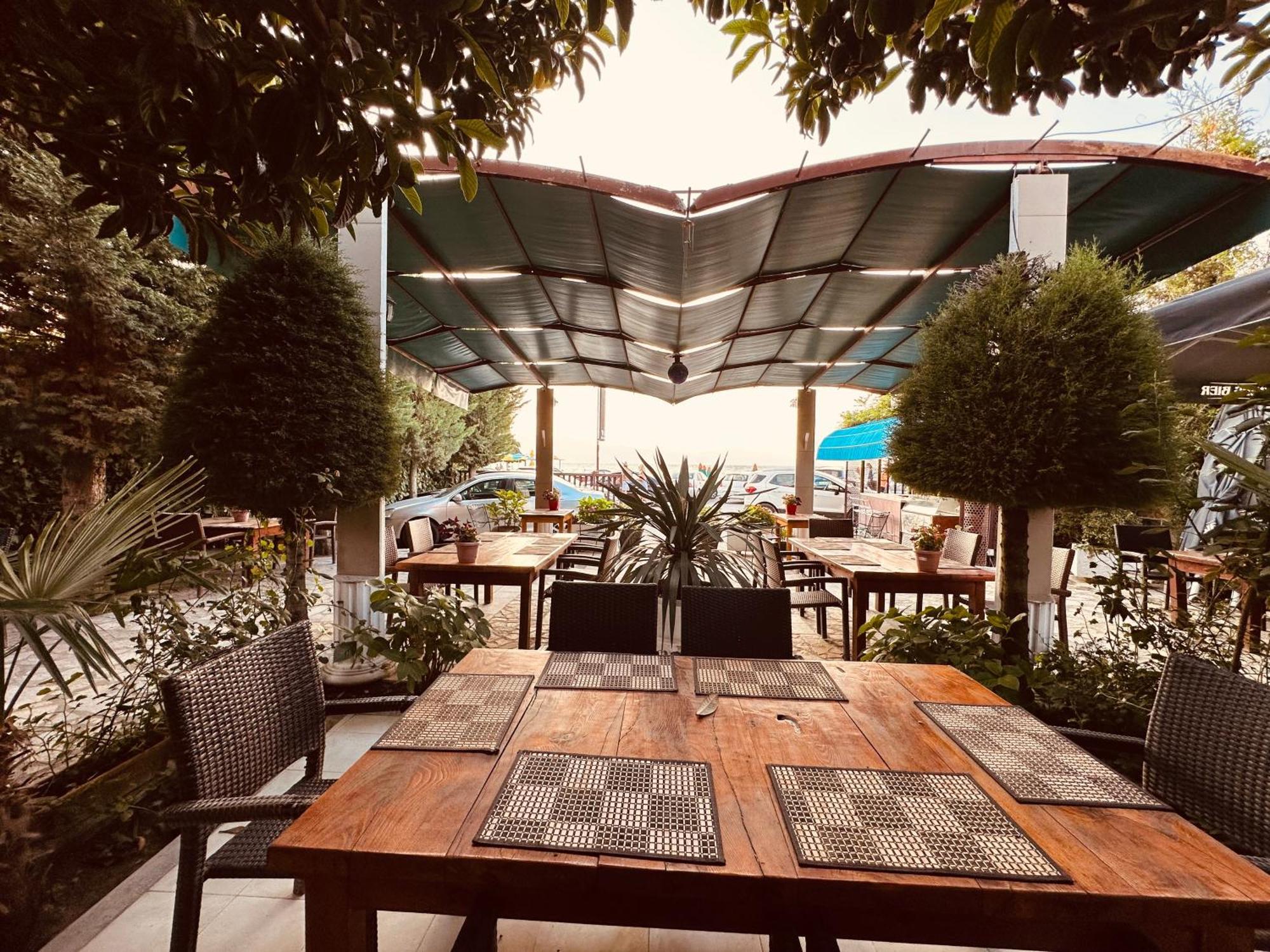Hotel Saint Marena Pogradec Exterior foto